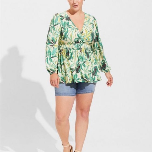 TORRID Floral Green Wrap Top 5X - Picture 3 of 7
